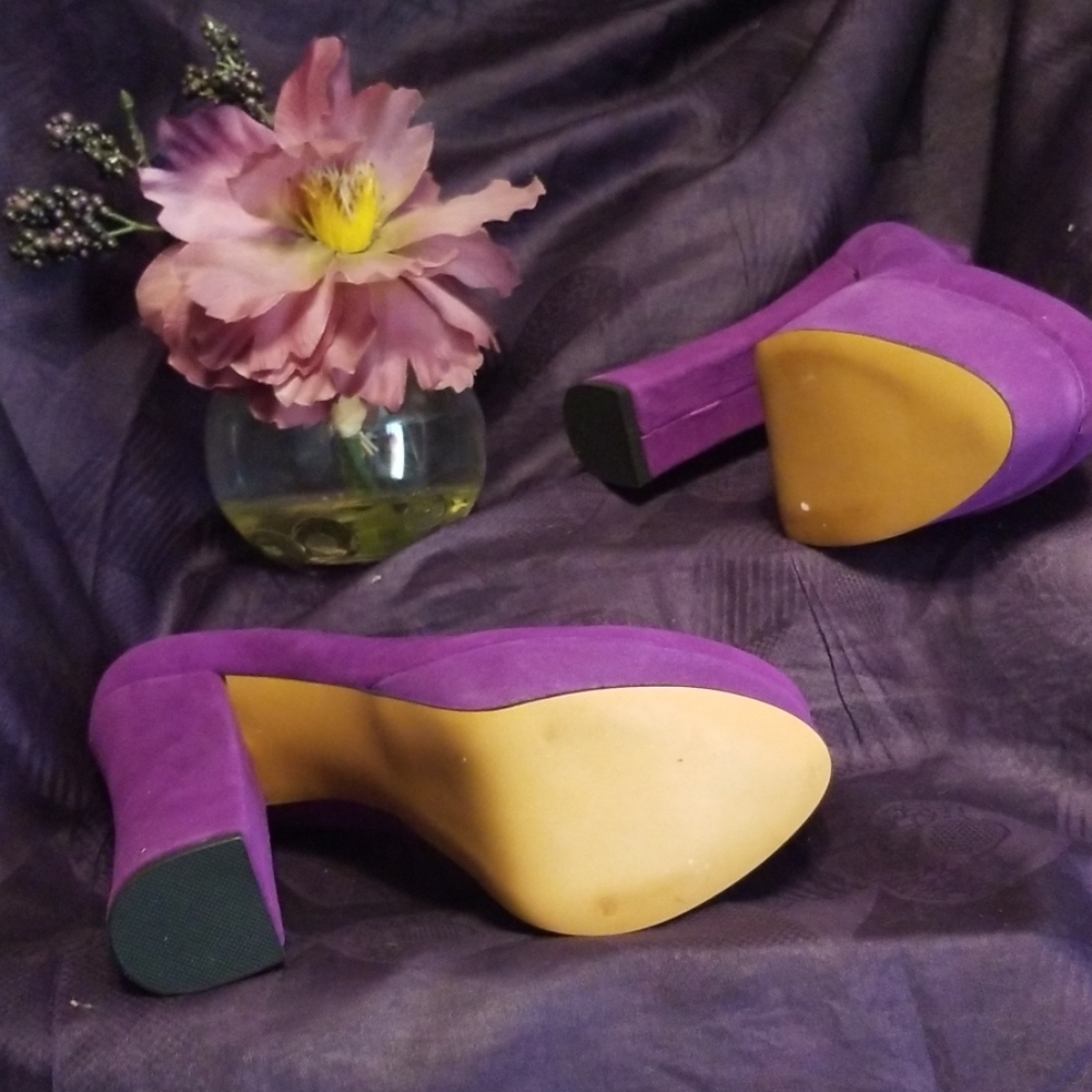 Shoes: Steve Madden Suede Block Heel Pumps - Picture 4 of 6